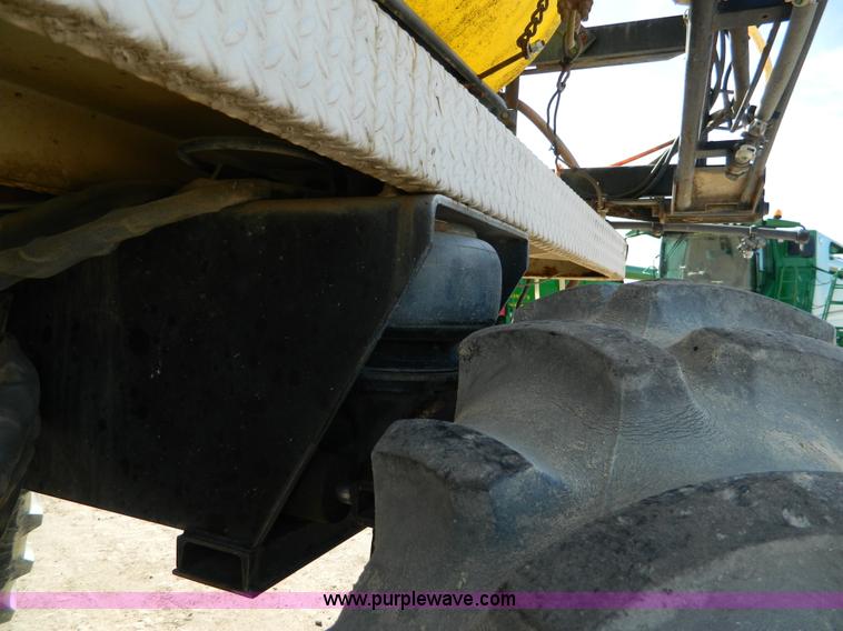 image for item G7763 1994 Willmar 760 self-propelled sprayer