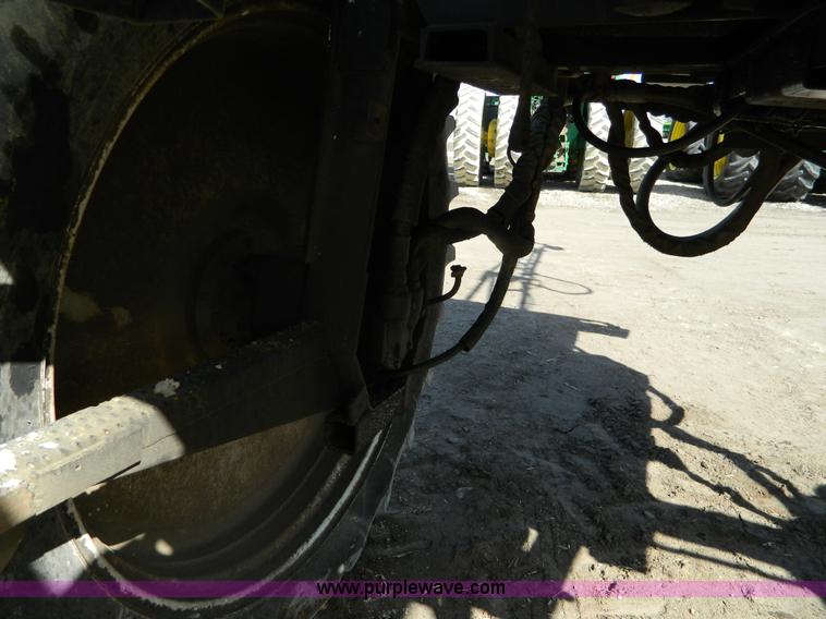 image for item G7763 1994 Willmar 760 self-propelled sprayer