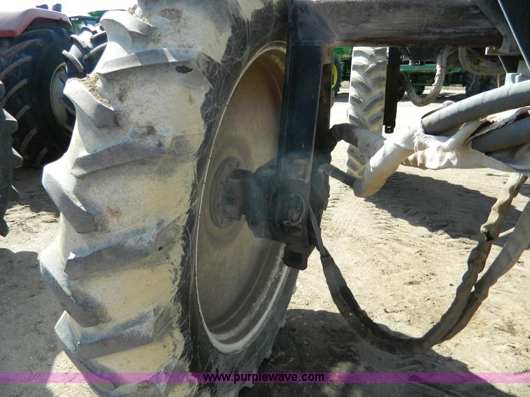 image for item G7763 1994 Willmar 760 self-propelled sprayer