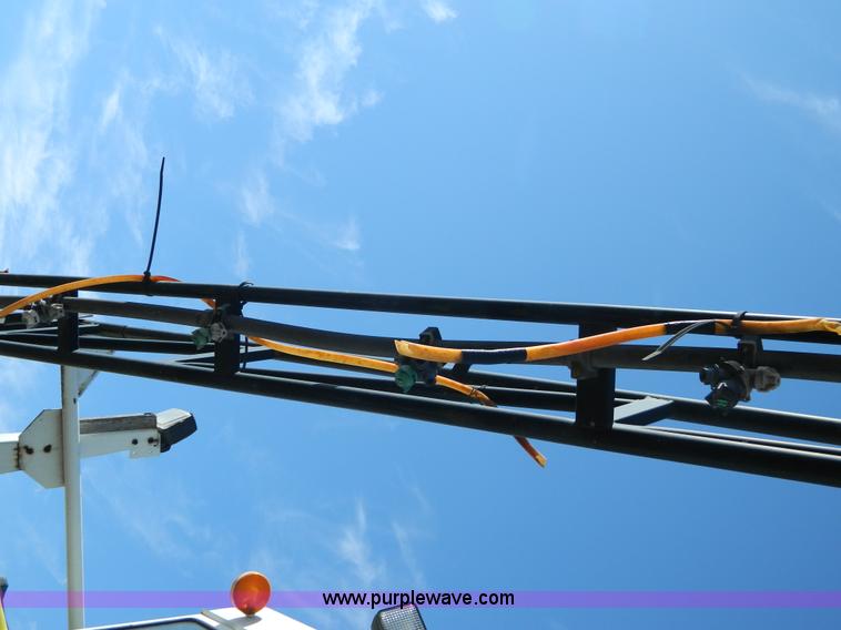 image for item G7763 1994 Willmar 760 self-propelled sprayer