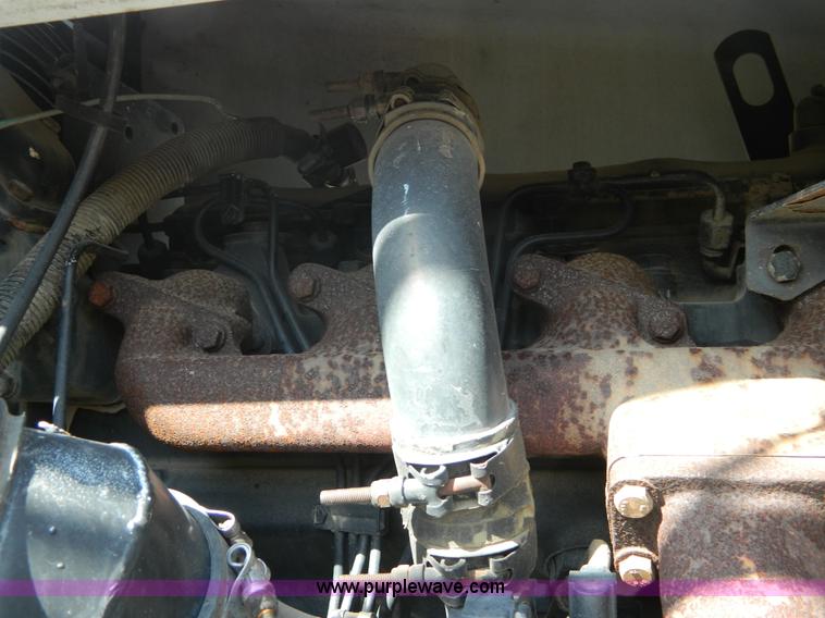 image for item G7763 1994 Willmar 760 self-propelled sprayer