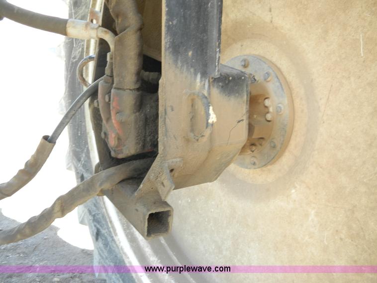 image for item G7763 1994 Willmar 760 self-propelled sprayer