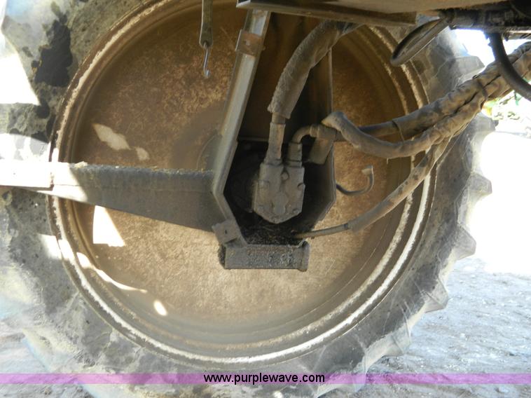 image for item G7763 1994 Willmar 760 self-propelled sprayer