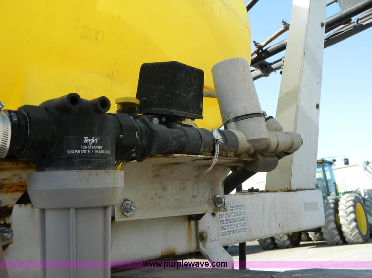 image for item G7763 1994 Willmar 760 self-propelled sprayer