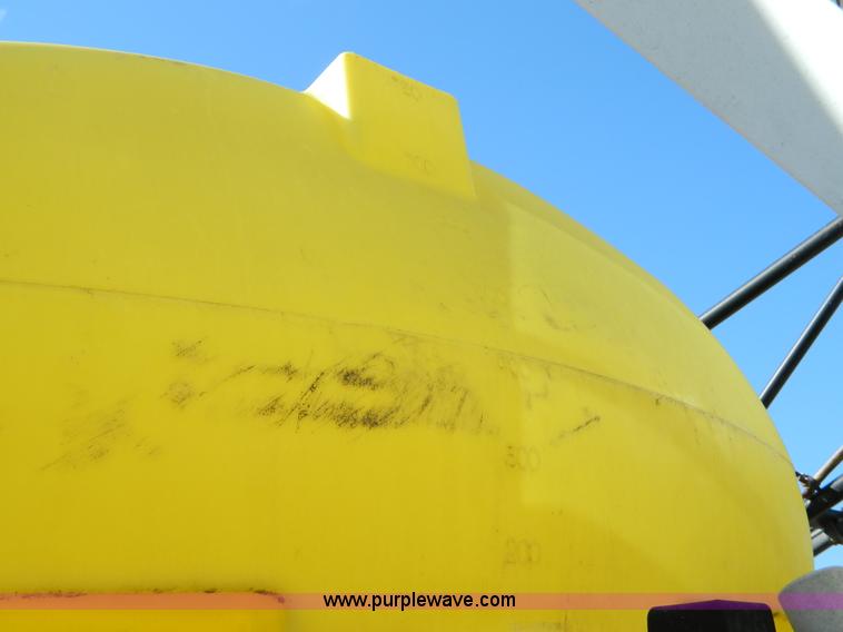 image for item G7763 1994 Willmar 760 self-propelled sprayer