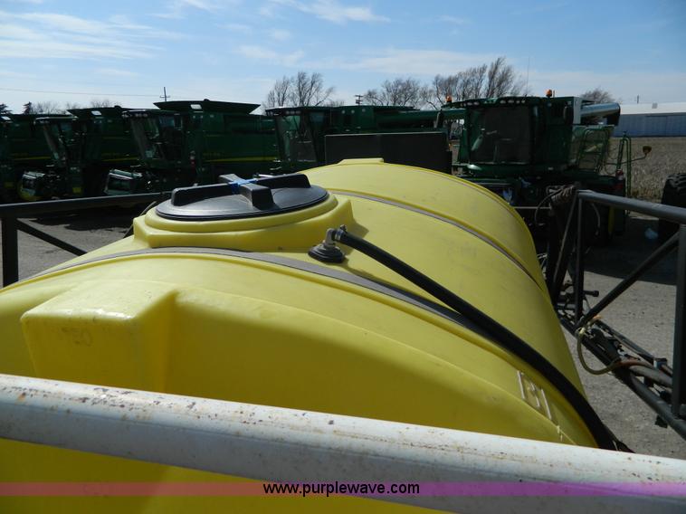 image for item G7763 1994 Willmar 760 self-propelled sprayer