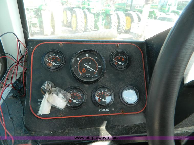 image for item G7763 1994 Willmar 760 self-propelled sprayer