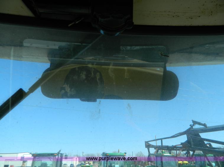 image for item G7763 1994 Willmar 760 self-propelled sprayer