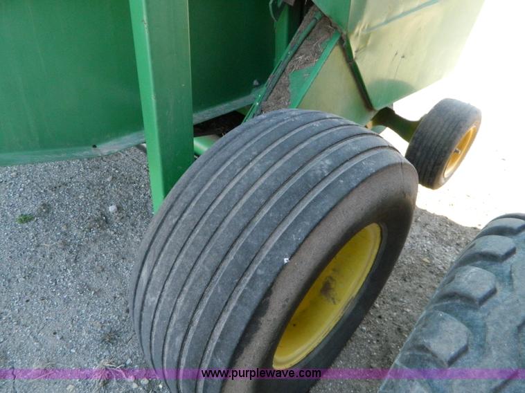 image for item G7767 1997 John Deere 566 baler