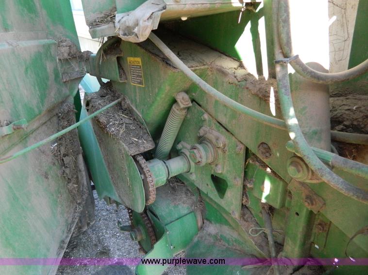 image for item G7767 1997 John Deere 566 baler