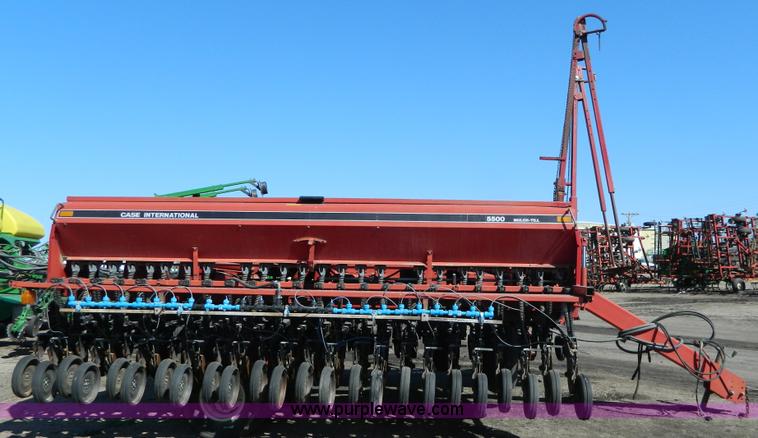 image for item G7770 Case IH 5500 30' drill