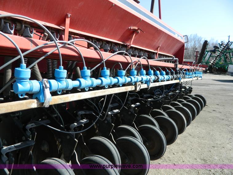 image for item G7770 Case IH 5500 30' drill