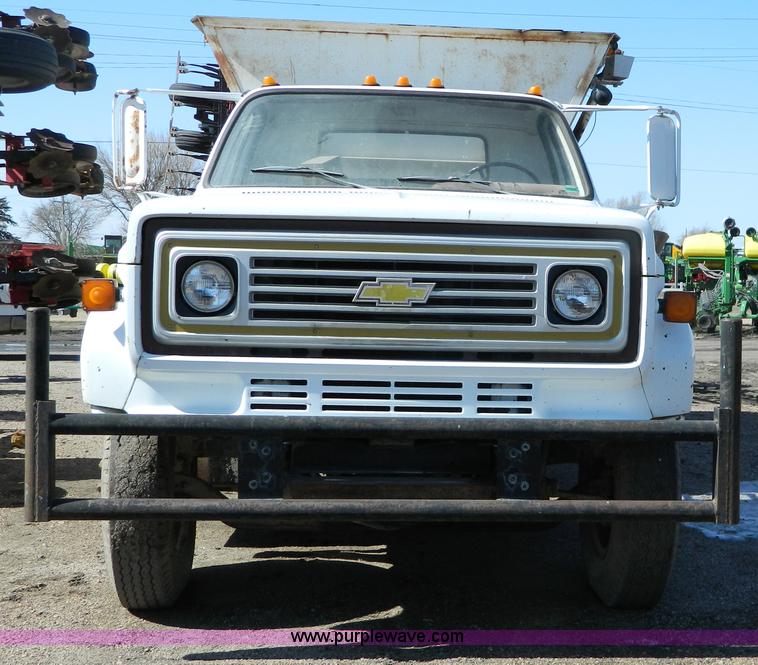 image for item G7772 1985 Chevrolet C60 feed truck