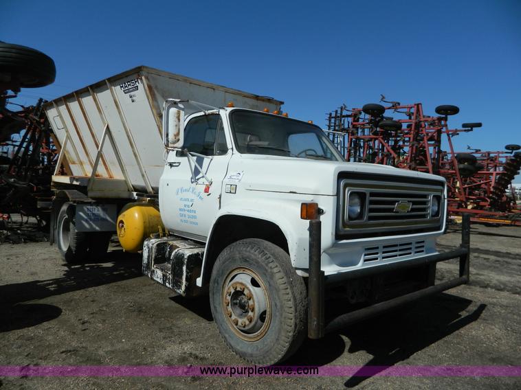 image for item G7772 1985 Chevrolet C60 feed truck