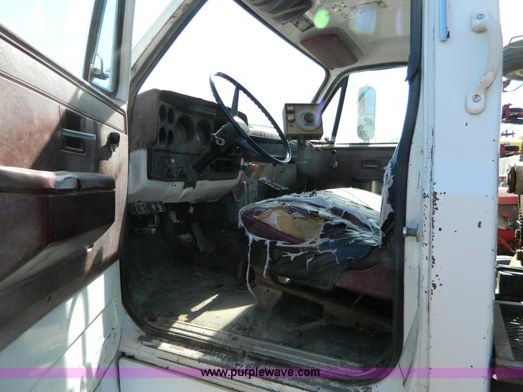 image for item G7772 1985 Chevrolet C60 feed truck