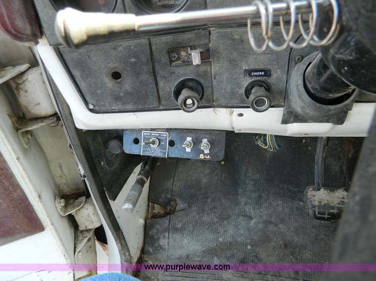 image for item G7772 1985 Chevrolet C60 feed truck