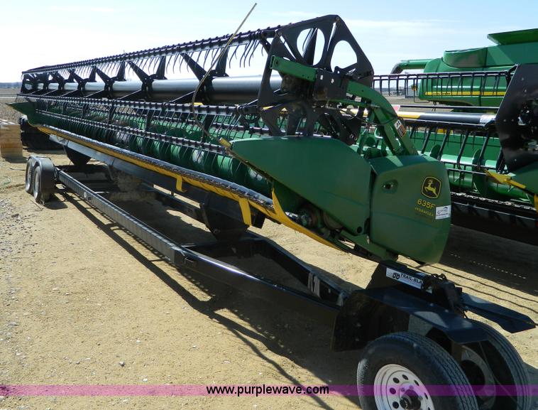 image for item G7774 2005 John Deere 635F flex header