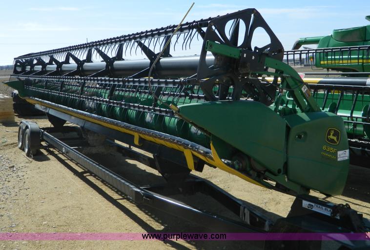 image for item G7774 2005 John Deere 635F flex header