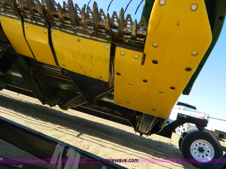 image for item G7774 2005 John Deere 635F flex header
