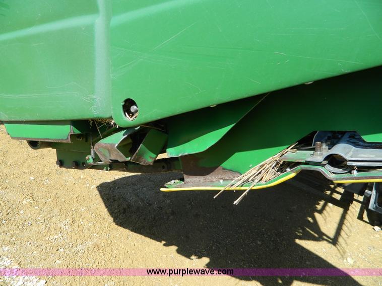 image for item G7774 2005 John Deere 635F flex header