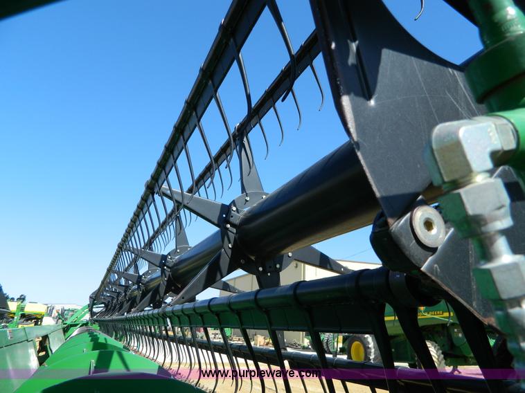 image for item G7774 2005 John Deere 635F flex header