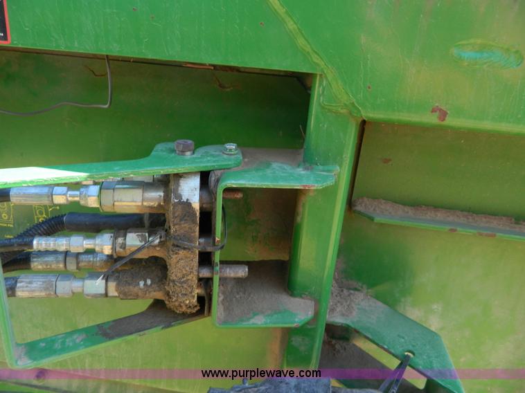 image for item G7774 2005 John Deere 635F flex header