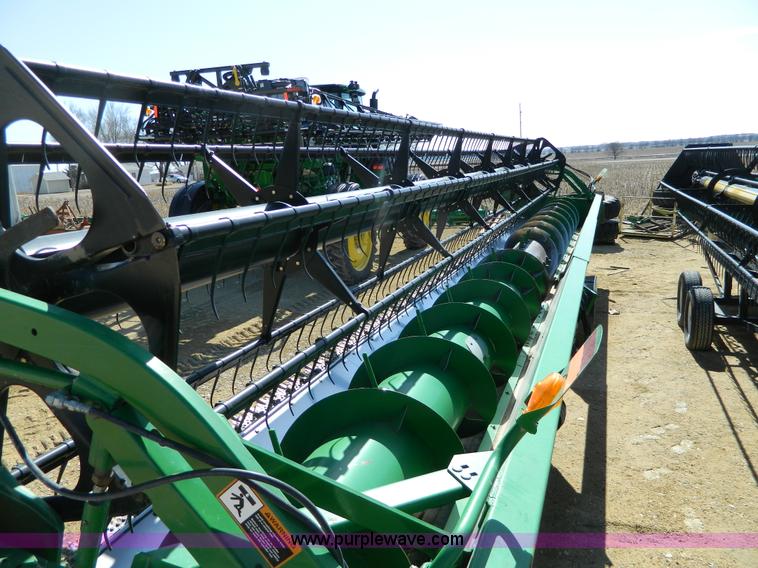 image for item G7774 2005 John Deere 635F flex header