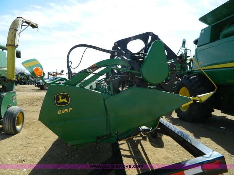 image for item G7776 2009 John Deere 635F flex header