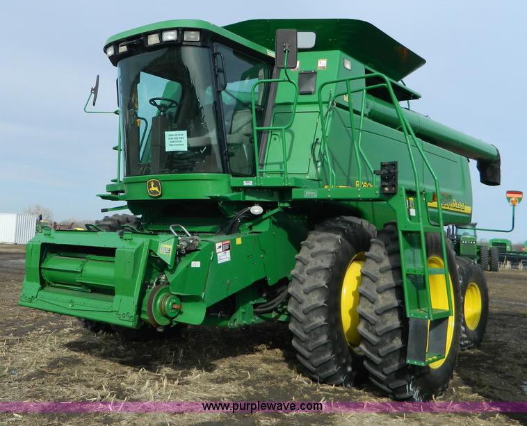 image for item G7780 2004 John Deere 9760 STS combine