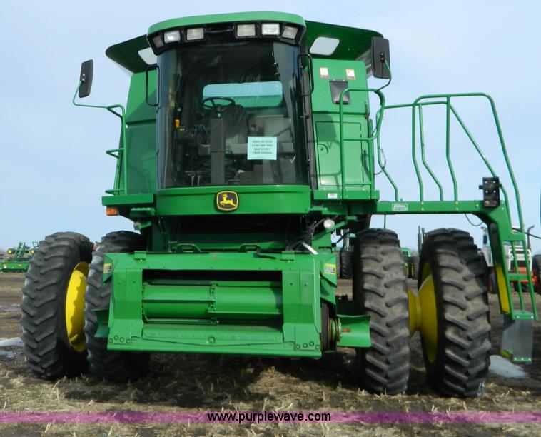 image for item G7780 2004 John Deere 9760 STS combine