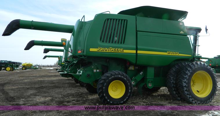 image for item G7780 2004 John Deere 9760 STS combine