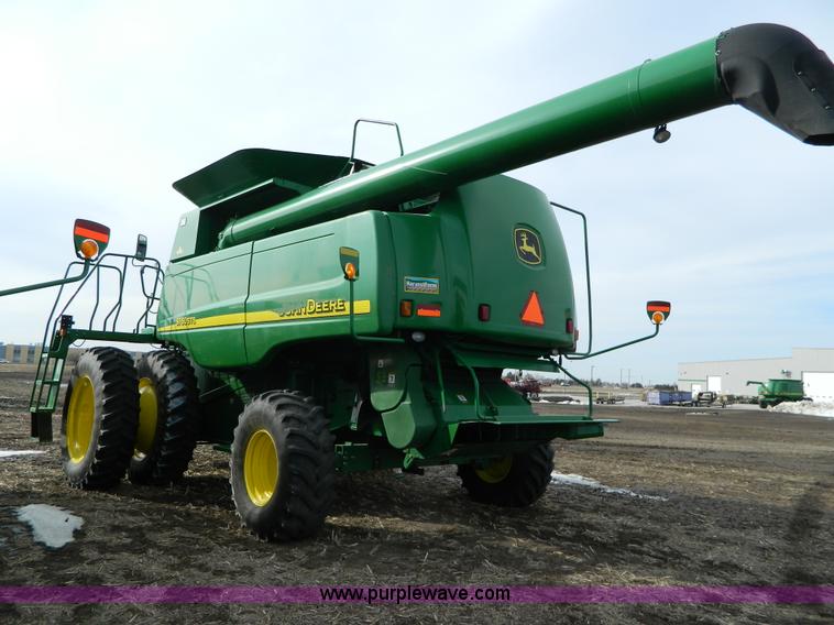 image for item G7780 2004 John Deere 9760 STS combine