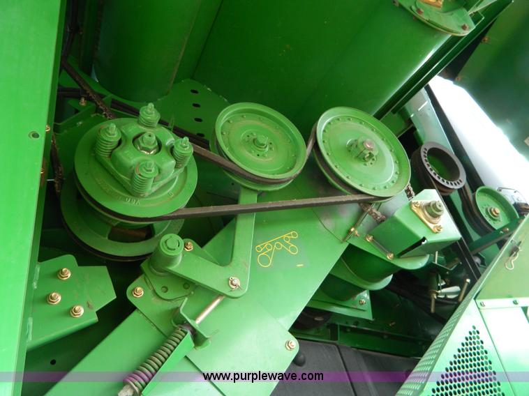 image for item G7780 2004 John Deere 9760 STS combine