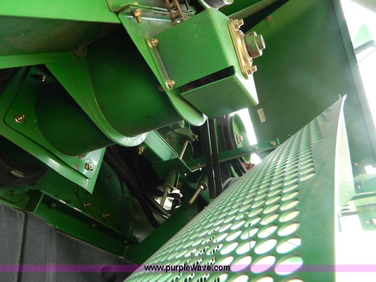 image for item G7780 2004 John Deere 9760 STS combine