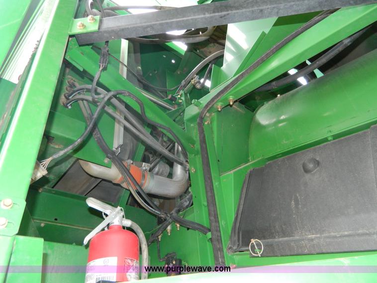 image for item G7780 2004 John Deere 9760 STS combine