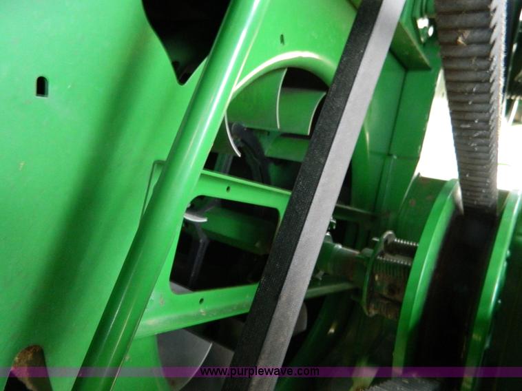 image for item G7780 2004 John Deere 9760 STS combine