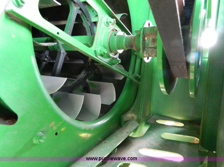 image for item G7780 2004 John Deere 9760 STS combine