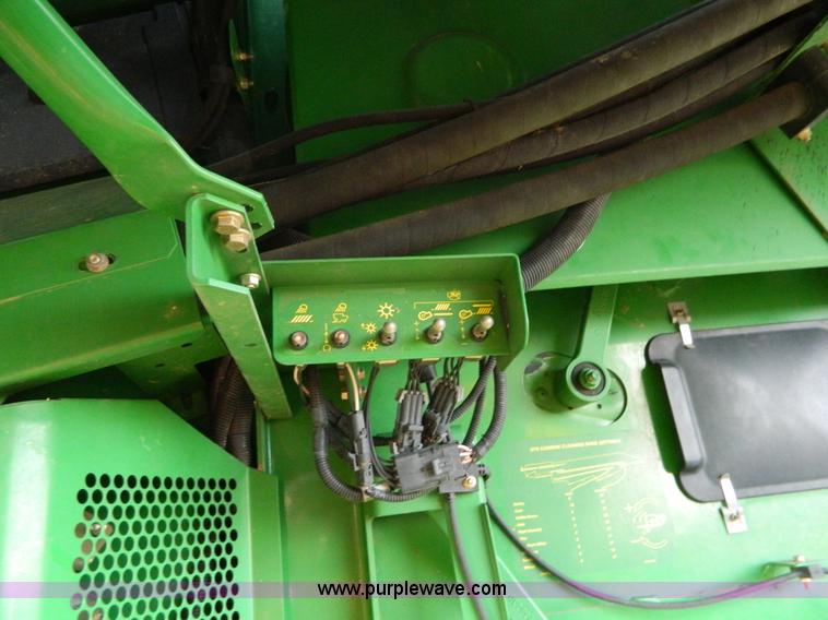 image for item G7780 2004 John Deere 9760 STS combine