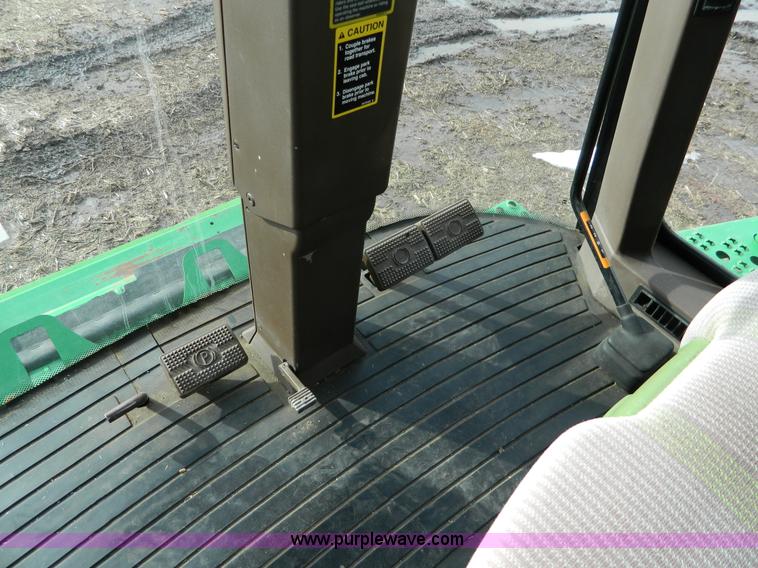 image for item G7780 2004 John Deere 9760 STS combine