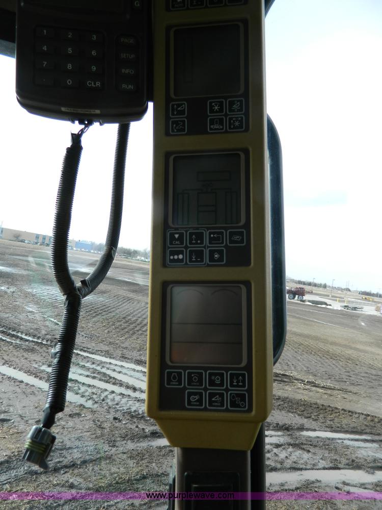 image for item G7780 2004 John Deere 9760 STS combine