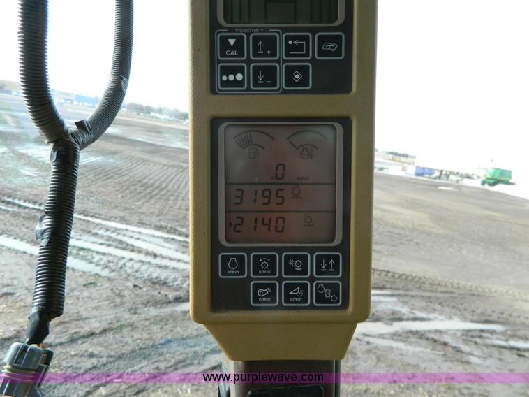 image for item G7780 2004 John Deere 9760 STS combine