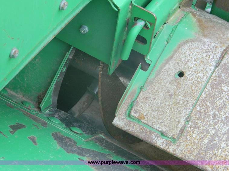 image for item G7780 2004 John Deere 9760 STS combine