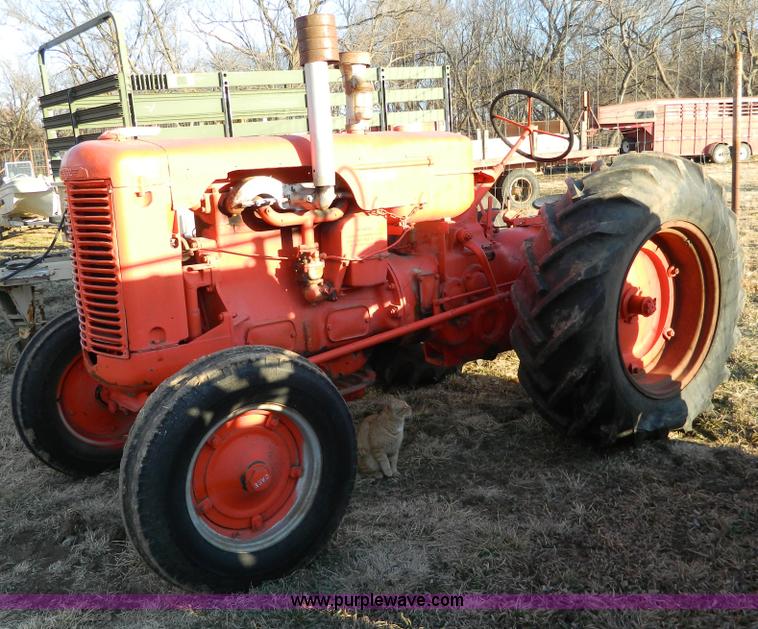 image for item S9246 1948 Case LA tractor