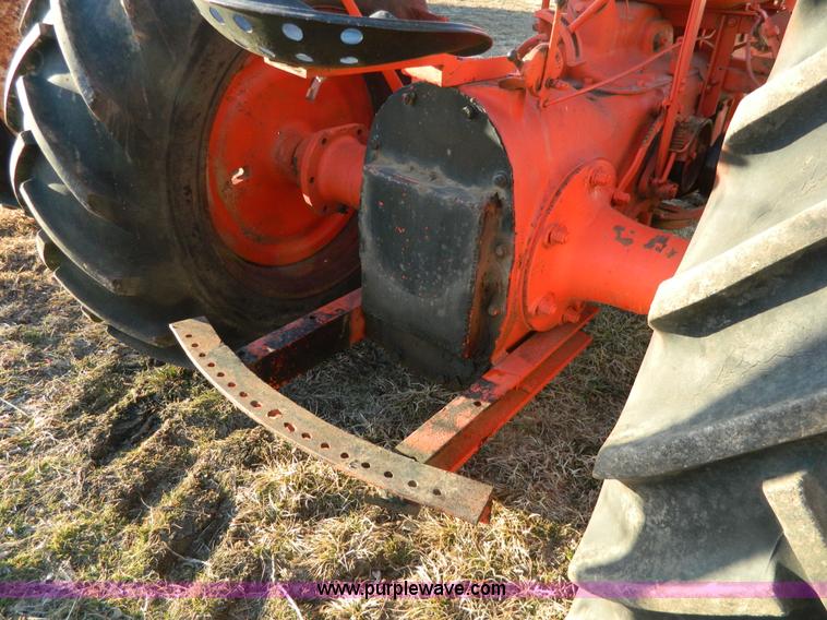 image for item S9246 1948 Case LA tractor