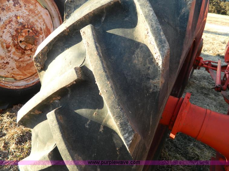 image for item S9246 1948 Case LA tractor