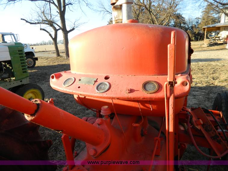 image for item S9246 1948 Case LA tractor