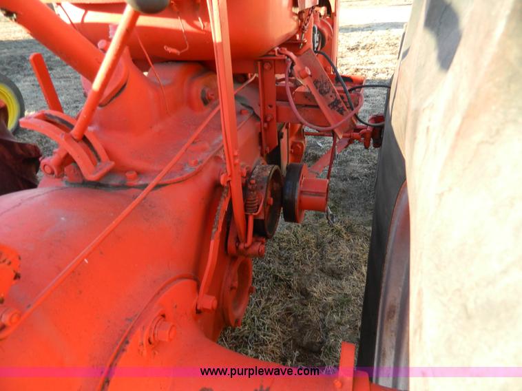 image for item S9246 1948 Case LA tractor