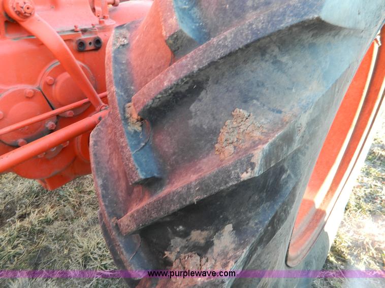 image for item S9246 1948 Case LA tractor