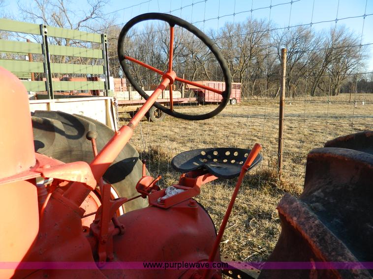 image for item S9246 1948 Case LA tractor