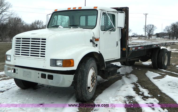 image for item W9122 1996 International 4700 flatbed truck